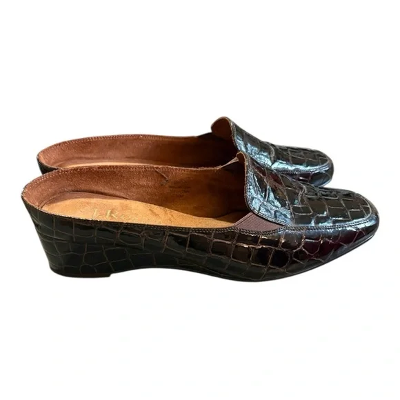 J. Renee brand mules, slip-on design, low wedge heel dark, crocodile-embossed - Picture 3 of 9